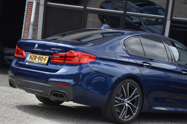 BMW 5 Serie M550i xDrive High Executive HUD Pano Lane ACC B&W Sfeer