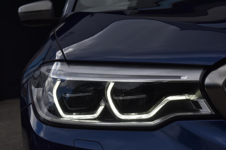 BMW 5 Serie M550i xDrive High Executive HUD Pano Lane ACC B&W Sfeer