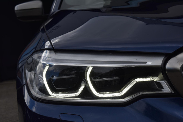 BMW 5 Serie M550i xDrive High Executive HUD Pano Lane ACC B&W Sfeer
