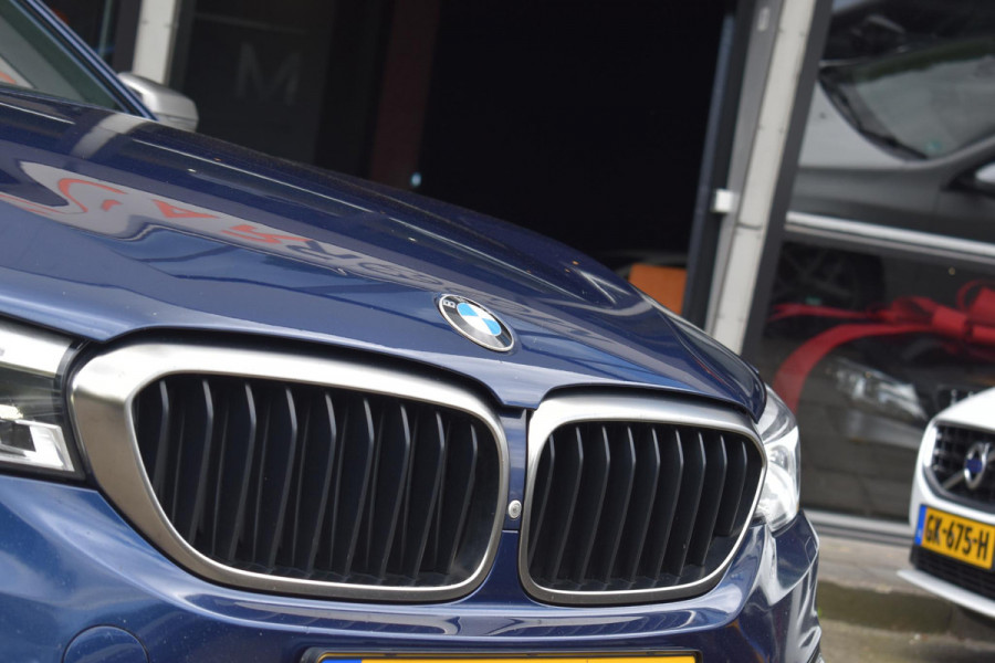 BMW 5 Serie M550i xDrive High Executive HUD Pano Lane ACC B&W Sfeer