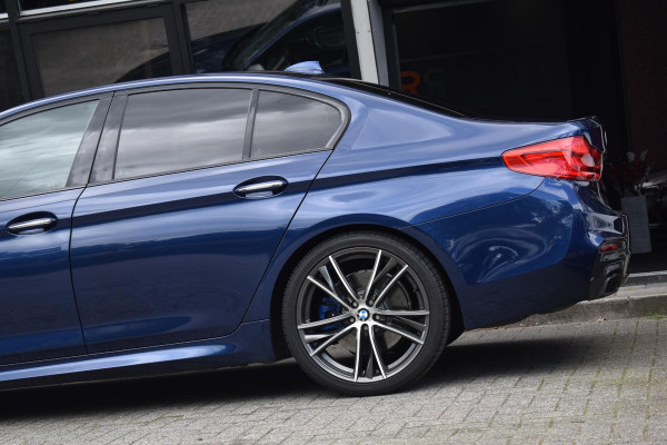 BMW 5 Serie M550i xDrive High Executive HUD Pano Lane ACC B&W Sfeer