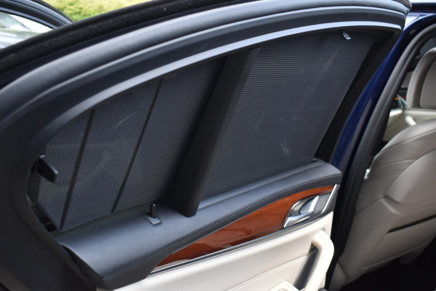 BMW 5 Serie M550i xDrive High Executive HUD Pano Lane ACC B&W Sfeer