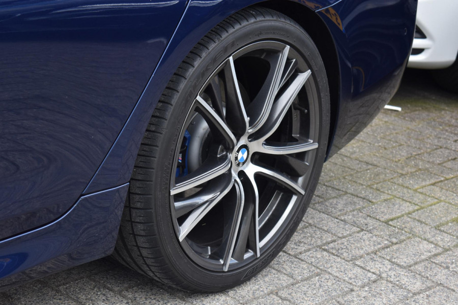 BMW 5 Serie M550i xDrive High Executive HUD Pano Lane ACC B&W Sfeer