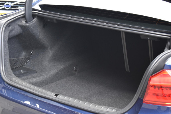 BMW 5 Serie M550i xDrive High Executive HUD Pano Lane ACC B&W Sfeer