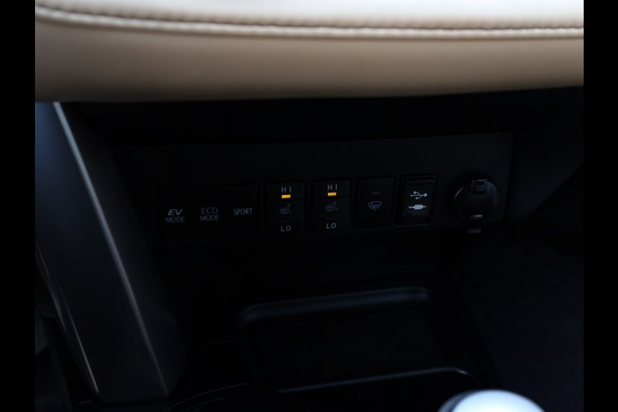 Toyota RAV4 2.5 Hybrid AWD Executive | Schuifdak | 360 Camera | Trekhaak Toyota RAV4 2.5 Hybrid AWD Executive | Schuifdak | 360 Camera | Trekhaak