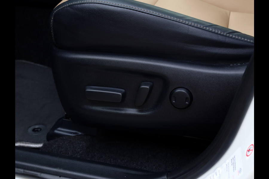 Toyota RAV4 2.5 Hybrid AWD Executive | Schuifdak | 360 Camera | Trekhaak Toyota RAV4 2.5 Hybrid AWD Executive | Schuifdak | 360 Camera | Trekhaak