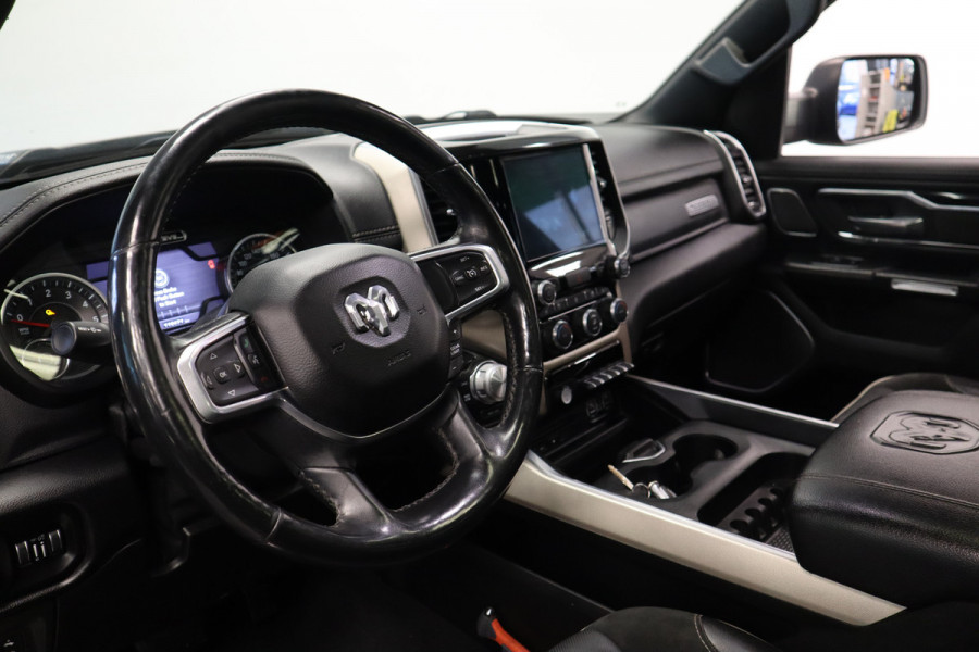 Dodge Ram 1500 5.7 V8 4x4 Crew Cab Laramie LED Cruise/Climate Panoramadak Luchtvering! Dodge Ram 1500 5.7 V8 4x4 Crew Cab Laramie LED Cruise/Climate Panoramadak Luchtvering!