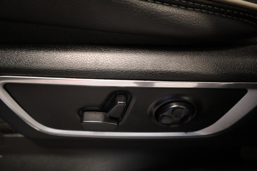 Dodge Ram 1500 5.7 V8 4x4 Crew Cab Laramie LED Cruise/Climate Panoramadak Luchtvering! Dodge Ram 1500 5.7 V8 4x4 Crew Cab Laramie LED Cruise/Climate Panoramadak Luchtvering!