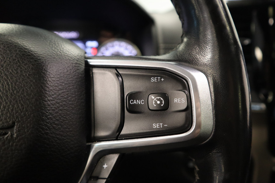 Dodge Ram 1500 5.7 V8 4x4 Crew Cab Laramie LED Cruise/Climate Panoramadak Luchtvering! Dodge Ram 1500 5.7 V8 4x4 Crew Cab Laramie LED Cruise/Climate Panoramadak Luchtvering!