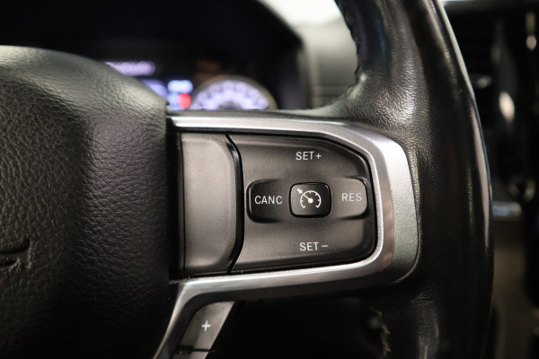 Dodge Ram 1500 5.7 V8 4x4 Crew Cab Laramie LED Cruise/Climate Panoramadak Luchtvering! Dodge Ram 1500 5.7 V8 4x4 Crew Cab Laramie LED Cruise/Climate Panoramadak Luchtvering!