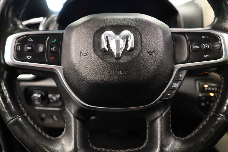 Dodge Ram 1500 5.7 V8 4x4 Crew Cab Laramie LED Cruise/Climate Panoramadak Luchtvering! Dodge Ram 1500 5.7 V8 4x4 Crew Cab Laramie LED Cruise/Climate Panoramadak Luchtvering!