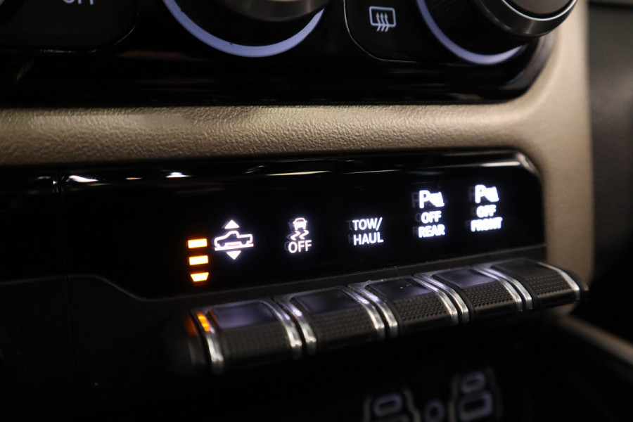 Dodge Ram 1500 5.7 V8 4x4 Crew Cab Laramie LED Cruise/Climate Panoramadak Luchtvering! Dodge Ram 1500 5.7 V8 4x4 Crew Cab Laramie LED Cruise/Climate Panoramadak Luchtvering!