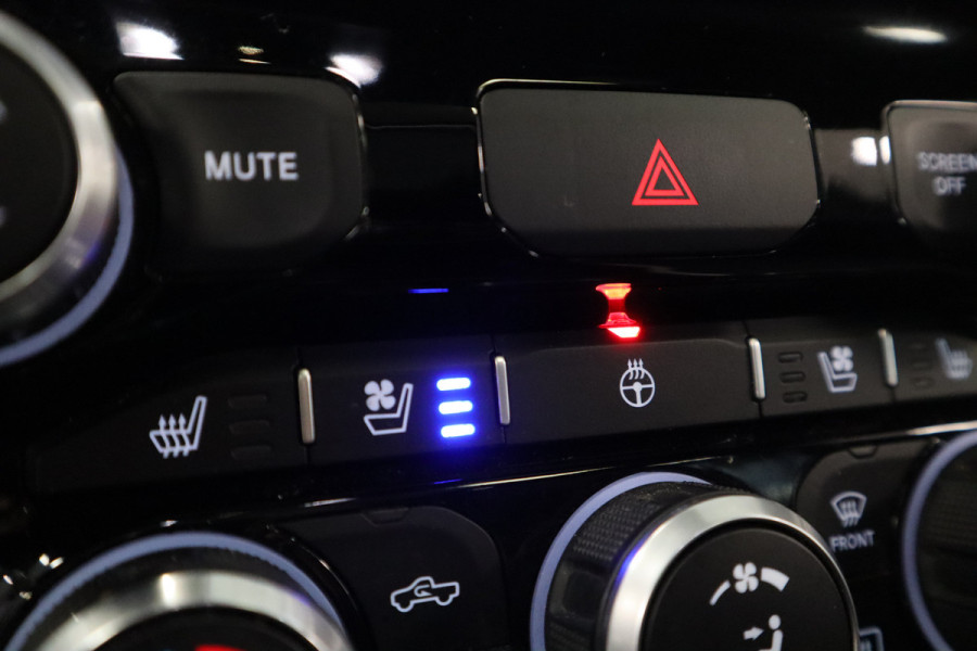 Dodge Ram 1500 5.7 V8 4x4 Crew Cab Laramie LED Cruise/Climate Panoramadak Luchtvering! Dodge Ram 1500 5.7 V8 4x4 Crew Cab Laramie LED Cruise/Climate Panoramadak Luchtvering!