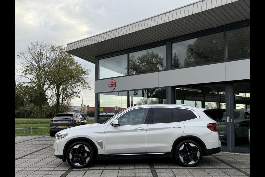 BMW iX3 High Executive 80 kWh | Trekhaak | Panorama | Leder | Navi | 360 Camera | BMW iX3 High Executive 80 kWh | Trekhaak | Panorama | Leder | Navi | 360 Camera |