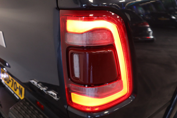 Dodge Ram 1500 5.7 V8 4x4 Crew Cab Laramie LED Cruise/Climate Panoramadak Luchtvering! Dodge Ram 1500 5.7 V8 4x4 Crew Cab Laramie LED Cruise/Climate Panoramadak Luchtvering!