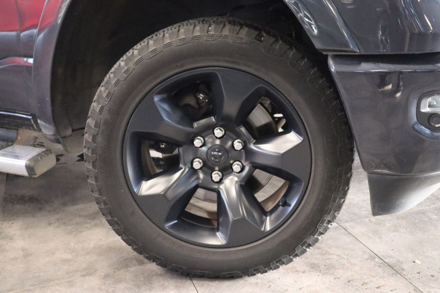 Dodge Ram 1500 5.7 V8 4x4 Crew Cab Laramie LED Cruise/Climate Panoramadak Luchtvering! Dodge Ram 1500 5.7 V8 4x4 Crew Cab Laramie LED Cruise/Climate Panoramadak Luchtvering!