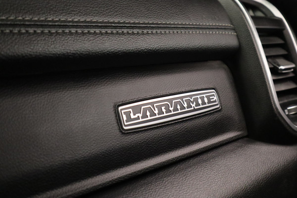 Dodge Ram 1500 5.7 V8 4x4 Crew Cab Laramie LED Cruise/Climate Panoramadak Luchtvering! Dodge Ram 1500 5.7 V8 4x4 Crew Cab Laramie LED Cruise/Climate Panoramadak Luchtvering!