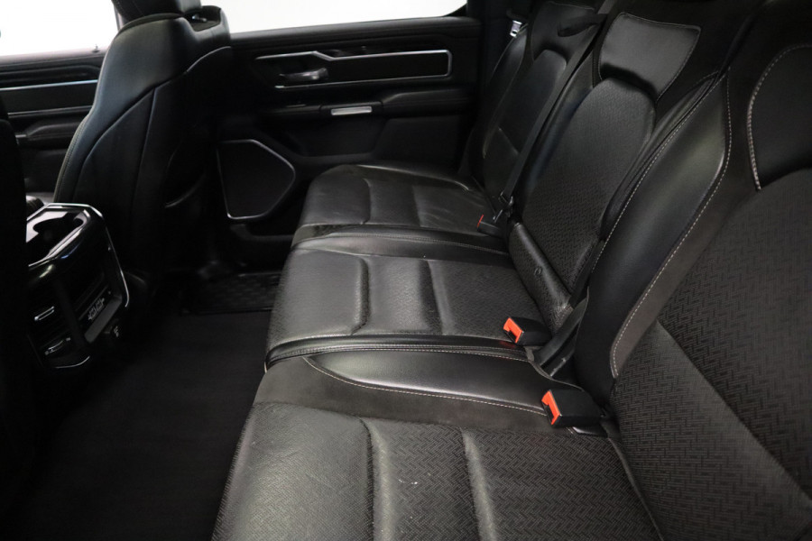 Dodge Ram 1500 5.7 V8 4x4 Crew Cab Laramie LED Cruise/Climate Panoramadak Luchtvering! Dodge Ram 1500 5.7 V8 4x4 Crew Cab Laramie LED Cruise/Climate Panoramadak Luchtvering!