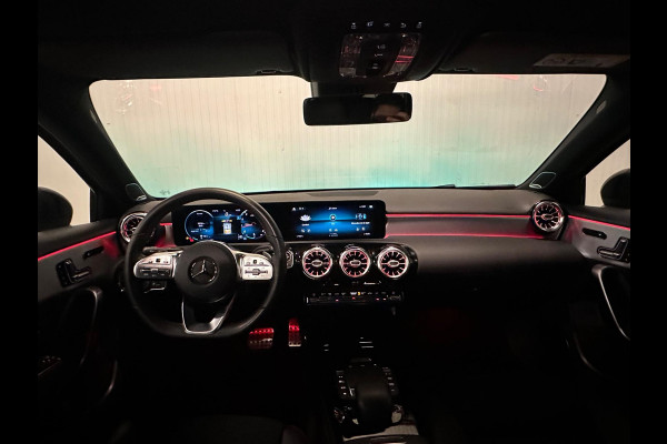 Mercedes-Benz A-Klasse 180 Premium Plus | PANO | MEMORY SEATS | AMG | AMBIENCE