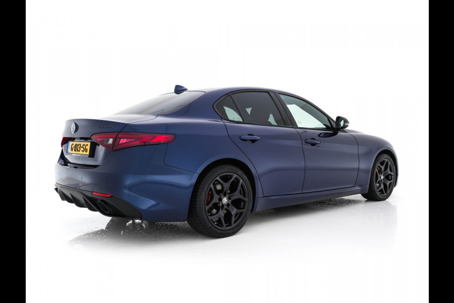 Alfa Romeo Giulia 2.0T B-Tech (INCL-BTW) Aut. *LUXURY-LEATHER | XENON | ADAPTIVE-CRUISE | MEMORY-PACK | HEATED-SPORTSEATS | KEYLESS | CAMERA | NAVI-FULLMAP | DAB+ | SHIFT-PADDLES | PRIVACY-GLASS | ECC | 18"ALU* Alfa Romeo Giulia 2.0T B-Tech (INCL-BTW) Aut. *LUXURY-LEATHER | XENON | ADAPTIVE-CRUISE | MEMORY-PACK | HEATED-SPORTSEATS | KEYLESS | CAMERA | NAVI-FULLMAP | DAB+ | SHIFT-PADDLES | PRIVACY-GLASS | ECC | 18"ALU*