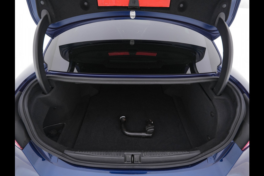 Alfa Romeo Giulia 2.0T B-Tech (INCL-BTW) Aut. *LUXURY-LEATHER | XENON | ADAPTIVE-CRUISE | MEMORY-PACK | HEATED-SPORTSEATS | KEYLESS | CAMERA | NAVI-FULLMAP | DAB+ | SHIFT-PADDLES | PRIVACY-GLASS | ECC | 18"ALU* Alfa Romeo Giulia 2.0T B-Tech (INCL-BTW) Aut. *LUXURY-LEATHER | XENON | ADAPTIVE-CRUISE | MEMORY-PACK | HEATED-SPORTSEATS | KEYLESS | CAMERA | NAVI-FULLMAP | DAB+ | SHIFT-PADDLES | PRIVACY-GLASS | ECC | 18"ALU*