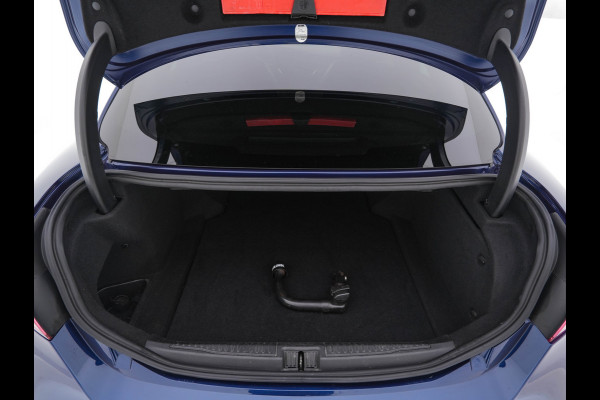 Alfa Romeo Giulia 2.0T B-Tech (INCL-BTW) Aut. *LUXURY-LEATHER | XENON | ADAPTIVE-CRUISE | MEMORY-PACK | HEATED-SPORTSEATS | KEYLESS | CAMERA | NAVI-FULLMAP | DAB+ | SHIFT-PADDLES | PRIVACY-GLASS | ECC | 18"ALU* Alfa Romeo Giulia 2.0T B-Tech (INCL-BTW) Aut. *LUXURY-LEATHER | XENON | ADAPTIVE-CRUISE | MEMORY-PACK | HEATED-SPORTSEATS | KEYLESS | CAMERA | NAVI-FULLMAP | DAB+ | SHIFT-PADDLES | PRIVACY-GLASS | ECC | 18"ALU*