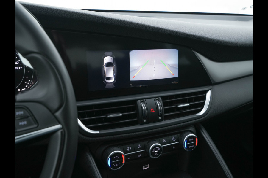 Alfa Romeo Giulia 2.0T B-Tech (INCL-BTW) Aut. *LUXURY-LEATHER | XENON | ADAPTIVE-CRUISE | MEMORY-PACK | HEATED-SPORTSEATS | KEYLESS | CAMERA | NAVI-FULLMAP | DAB+ | SHIFT-PADDLES | PRIVACY-GLASS | ECC | 18"ALU* Alfa Romeo Giulia 2.0T B-Tech (INCL-BTW) Aut. *LUXURY-LEATHER | XENON | ADAPTIVE-CRUISE | MEMORY-PACK | HEATED-SPORTSEATS | KEYLESS | CAMERA | NAVI-FULLMAP | DAB+ | SHIFT-PADDLES | PRIVACY-GLASS | ECC | 18"ALU*