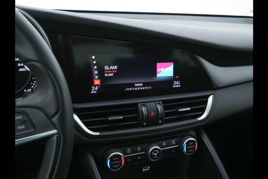 Alfa Romeo Giulia 2.0T B-Tech (INCL-BTW) Aut. *LUXURY-LEATHER | XENON | ADAPTIVE-CRUISE | MEMORY-PACK | HEATED-SPORTSEATS | KEYLESS | CAMERA | NAVI-FULLMAP | DAB+ | SHIFT-PADDLES | PRIVACY-GLASS | ECC | 18"ALU* Alfa Romeo Giulia 2.0T B-Tech (INCL-BTW) Aut. *LUXURY-LEATHER | XENON | ADAPTIVE-CRUISE | MEMORY-PACK | HEATED-SPORTSEATS | KEYLESS | CAMERA | NAVI-FULLMAP | DAB+ | SHIFT-PADDLES | PRIVACY-GLASS | ECC | 18"ALU*