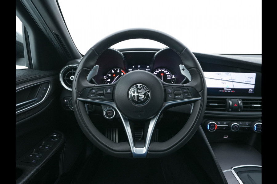 Alfa Romeo Giulia 2.0T B-Tech (INCL-BTW) Aut. *LUXURY-LEATHER | XENON | ADAPTIVE-CRUISE | MEMORY-PACK | HEATED-SPORTSEATS | KEYLESS | CAMERA | NAVI-FULLMAP | DAB+ | SHIFT-PADDLES | PRIVACY-GLASS | ECC | 18"ALU* Alfa Romeo Giulia 2.0T B-Tech (INCL-BTW) Aut. *LUXURY-LEATHER | XENON | ADAPTIVE-CRUISE | MEMORY-PACK | HEATED-SPORTSEATS | KEYLESS | CAMERA | NAVI-FULLMAP | DAB+ | SHIFT-PADDLES | PRIVACY-GLASS | ECC | 18"ALU*