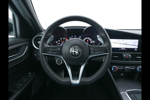 Alfa Romeo Giulia 2.0T B-Tech (INCL-BTW) Aut. *LUXURY-LEATHER | XENON | ADAPTIVE-CRUISE | MEMORY-PACK | HEATED-SPORTSEATS | KEYLESS | CAMERA | NAVI-FULLMAP | DAB+ | SHIFT-PADDLES | PRIVACY-GLASS | ECC | 18"ALU* Alfa Romeo Giulia 2.0T B-Tech (INCL-BTW) Aut. *LUXURY-LEATHER | XENON | ADAPTIVE-CRUISE | MEMORY-PACK | HEATED-SPORTSEATS | KEYLESS | CAMERA | NAVI-FULLMAP | DAB+ | SHIFT-PADDLES | PRIVACY-GLASS | ECC | 18"ALU*