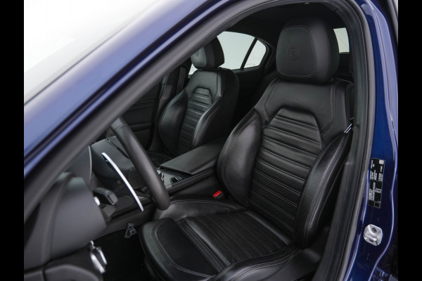 Alfa Romeo Giulia 2.0T B-Tech (INCL-BTW) Aut. *LUXURY-LEATHER | XENON | ADAPTIVE-CRUISE | MEMORY-PACK | HEATED-SPORTSEATS | KEYLESS | CAMERA | NAVI-FULLMAP | DAB+ | SHIFT-PADDLES | PRIVACY-GLASS | ECC | 18"ALU* Alfa Romeo Giulia 2.0T B-Tech (INCL-BTW) Aut. *LUXURY-LEATHER | XENON | ADAPTIVE-CRUISE | MEMORY-PACK | HEATED-SPORTSEATS | KEYLESS | CAMERA | NAVI-FULLMAP | DAB+ | SHIFT-PADDLES | PRIVACY-GLASS | ECC | 18"ALU*