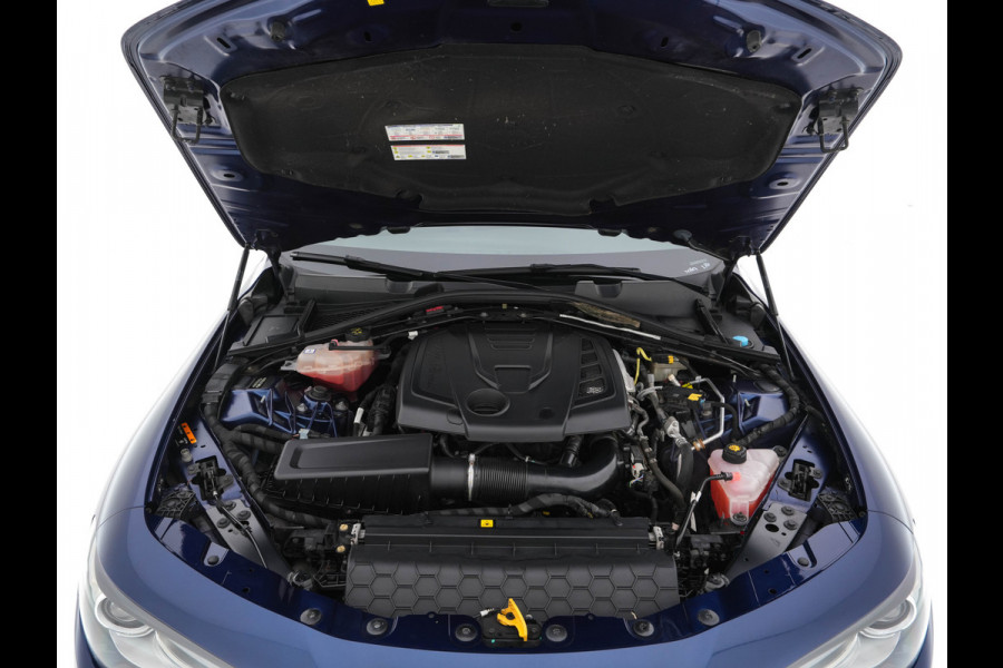 Alfa Romeo Giulia 2.0T B-Tech (INCL-BTW) Aut. *LUXURY-LEATHER | XENON | ADAPTIVE-CRUISE | MEMORY-PACK | HEATED-SPORTSEATS | KEYLESS | CAMERA | NAVI-FULLMAP | DAB+ | SHIFT-PADDLES | PRIVACY-GLASS | ECC | 18"ALU* Alfa Romeo Giulia 2.0T B-Tech (INCL-BTW) Aut. *LUXURY-LEATHER | XENON | ADAPTIVE-CRUISE | MEMORY-PACK | HEATED-SPORTSEATS | KEYLESS | CAMERA | NAVI-FULLMAP | DAB+ | SHIFT-PADDLES | PRIVACY-GLASS | ECC | 18"ALU*