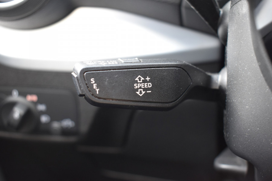 Audi Q2 30 TFSI Sport S line Edition / Parkeersensoren / LED / Multimedia / Cruise Control / Navigatie