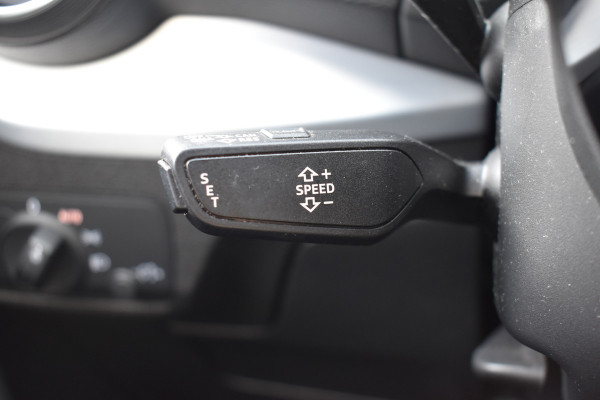 Audi Q2 30 TFSI Sport S line Edition / Parkeersensoren / LED / Multimedia / Cruise Control / Navigatie