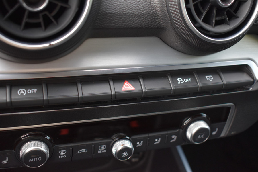 Audi Q2 30 TFSI Sport S line Edition / Parkeersensoren / LED / Multimedia / Cruise Control / Navigatie