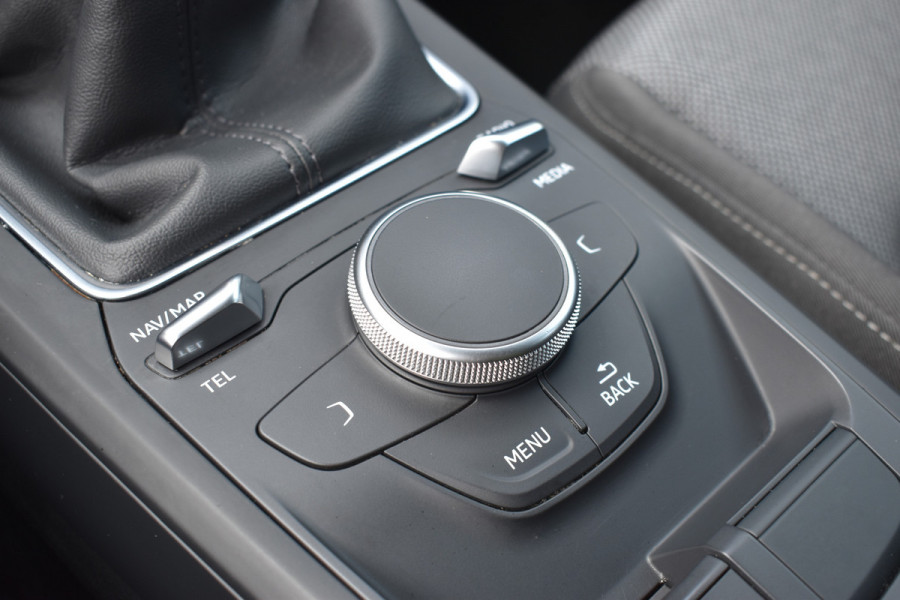Audi Q2 30 TFSI Sport S line Edition / Parkeersensoren / LED / Multimedia / Cruise Control / Navigatie