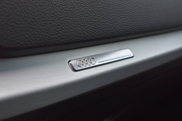 Audi Q2 30 TFSI Sport S line Edition / Parkeersensoren / LED / Multimedia / Cruise Control / Navigatie