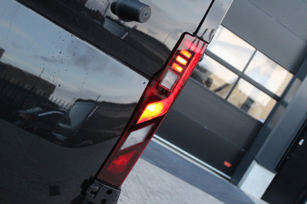 Renault Master T35 2.0 dCi 170pk L2H2 Extra DC - Navigatie - Camera - 270 gr deuren - Parkeersensoren - Draadloos laden - Rijklaar