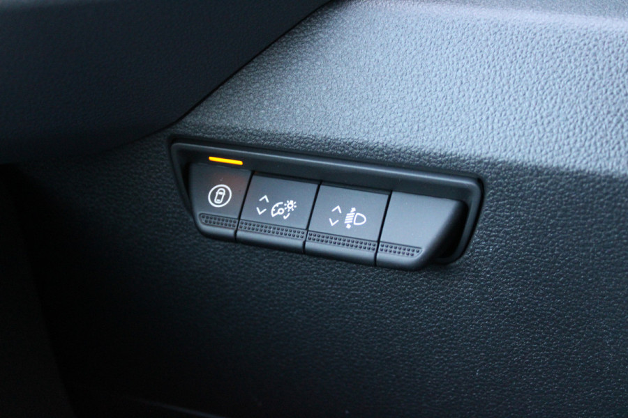 Renault Master T35 2.0 dCi 170pk L2H2 Extra DC - Navigatie - Camera - 270 gr deuren - Parkeersensoren - Draadloos laden - Rijklaar