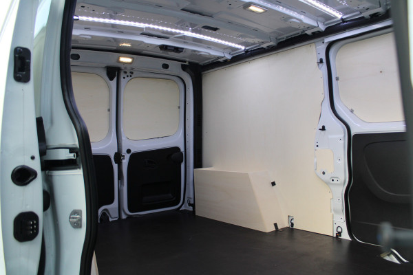 Renault Trafic 2.0 Blue dCi 170 T30 L2H1 Extra 170pk - 2x Schuifdeur - Betimmering - Stoelverwarming - Trekhaak - Camera - LED - Blind Spot - R