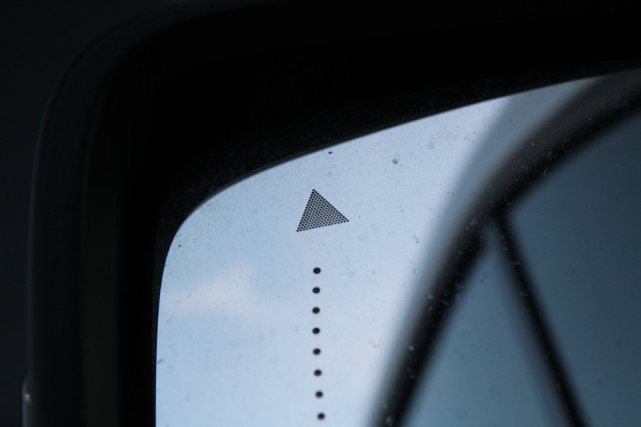 Renault Trafic 2.0 Blue dCi 170 T30 L2H1 Extra 170pk - 2x Schuifdeur - Betimmering - Stoelverwarming - Trekhaak - Camera - LED - Blind Spot - R