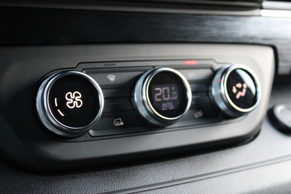 Renault Trafic 2.0 Blue dCi 170 T30 L2H1 Extra 170pk - 2x Schuifdeur - Betimmering - Stoelverwarming - Trekhaak - Camera - LED - Blind Spot - R