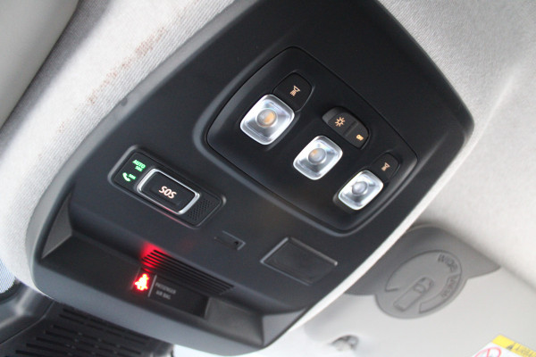 Renault Trafic 2.0 Blue dCi 170 T30 L2H1 Extra 170pk - 2x Schuifdeur - Betimmering - Stoelverwarming - Trekhaak - Camera - LED - Blind Spot - R