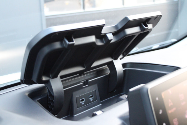 Renault Trafic 2.0 Blue dCi 170 T30 L2H1 Extra 170pk - 2x Schuifdeur - Betimmering - Stoelverwarming - Trekhaak - Camera - LED - Blind Spot - R