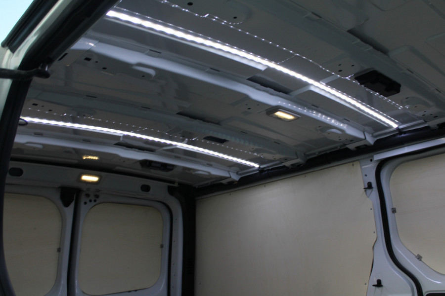 Renault Trafic 2.0 Blue dCi 170 T30 L2H1 Extra 170pk - 2x Schuifdeur - Betimmering - Stoelverwarming - Trekhaak - Camera - LED - Blind Spot - R