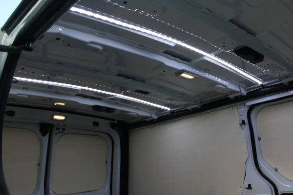 Renault Trafic 2.0 Blue dCi 170 T30 L2H1 Extra 170pk - 2x Schuifdeur - Betimmering - Stoelverwarming - Trekhaak - Camera - LED - Blind Spot - R