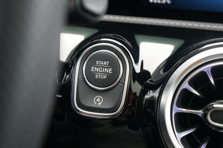 Mercedes-Benz CLA-Klasse Shooting Brake 180 AMG Line + 360° CAMERA / HEAD-UP / BURMESTER / MEMORY