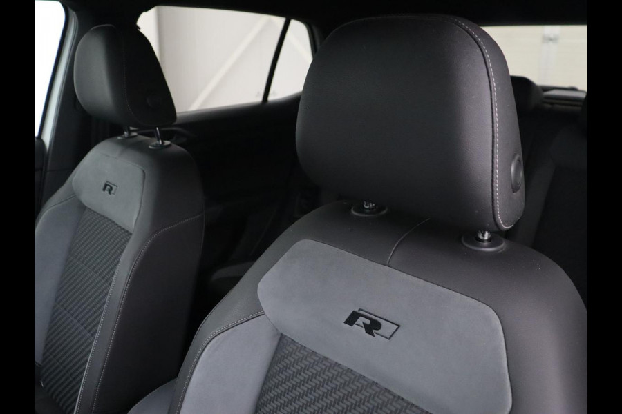 Volkswagen T-Cross 1.5 TSI Style R Line | Stoelverwarming | Trekhaak | Camera | Keyless | BEATS Sound | Virtual Cockpit | Carplay | Navigatie | Adaptive cruise | Climate control Volkswagen T-Cross 1.5 TSI Style R Line | Stoelverwarming | Trekhaak | Camera | Keyless | BEATS Sound | Virtual Cockpit | Carplay | Navigatie | Adaptive cruise | Climate control