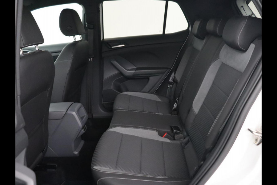 Volkswagen T-Cross 1.5 TSI Style R Line | Stoelverwarming | Trekhaak | Camera | Keyless | BEATS Sound | Virtual Cockpit | Carplay | Navigatie | Adaptive cruise | Climate control Volkswagen T-Cross 1.5 TSI Style R Line | Stoelverwarming | Trekhaak | Camera | Keyless | BEATS Sound | Virtual Cockpit | Carplay | Navigatie | Adaptive cruise | Climate control