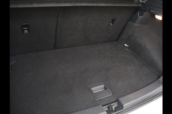 Volkswagen T-Cross 1.5 TSI Style R Line | Stoelverwarming | Trekhaak | Camera | Keyless | BEATS Sound | Virtual Cockpit | Carplay | Navigatie | Adaptive cruise | Climate control Volkswagen T-Cross 1.5 TSI Style R Line | Stoelverwarming | Trekhaak | Camera | Keyless | BEATS Sound | Virtual Cockpit | Carplay | Navigatie | Adaptive cruise | Climate control